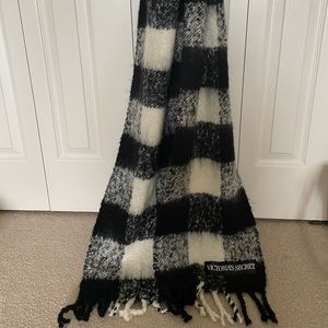 Victoria’s Secret black anc white scarf